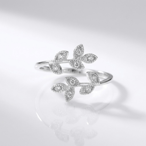Anel ajustável Rose & Oliver com folhas de zircônia prateada, design elegante e delicado, perfeito para ocasiões especiais.