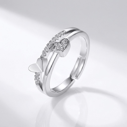 Anel Rose Gold Heart Zirconia ajustável da Rose & Oliver com coração de zircônia brilhante e acabamento em ouro rosé.