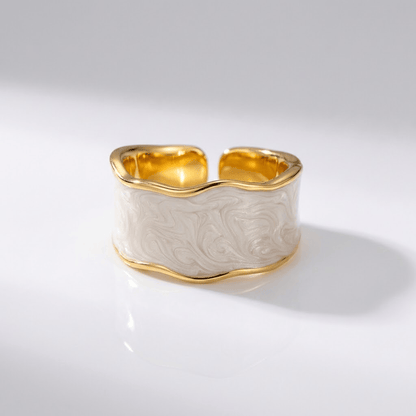 Anel vintage artesanal ajustável da Rose & Oliver, com design artístico e detalhes únicos, feito à mão.