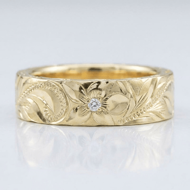 Anel vintage de banda com folha de ouro da Rose & Oliver, detalhes elegantes em acabamento dourado.