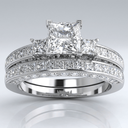 Anel quadrado de prata com pavê de diamantes, da marca Rose & Oliver, mostrado em close-up com detalhes brilhantes.