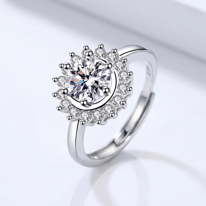Anel redondo de prata com diamantes estilo sol radiante ajustável, da marca Rose & Oliver, com detalhes brilhantes e acabamento polido.