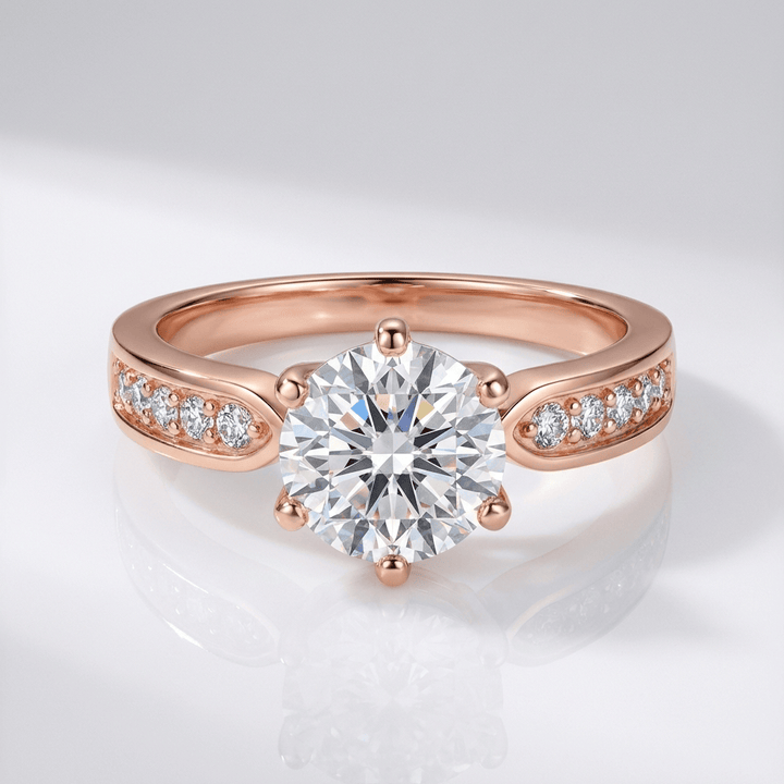 Anel redondo ajustável Rose Gold com diamantes pave da Rose & Oliver, exibindo detalhes brilhantes e acabamento elegante.