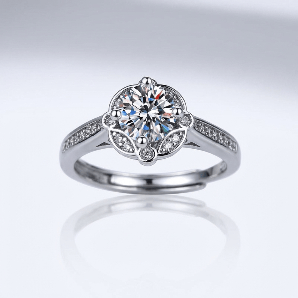 Anel ajustável Silver Diamond Bloom da Rose & Oliver com detalhes de diamantes e design florido elegante.