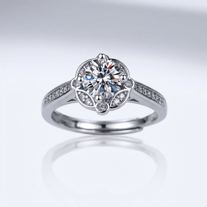 Anel ajustável Silver Diamond Bloom da Rose & Oliver com detalhes de diamantes e design florido elegante.