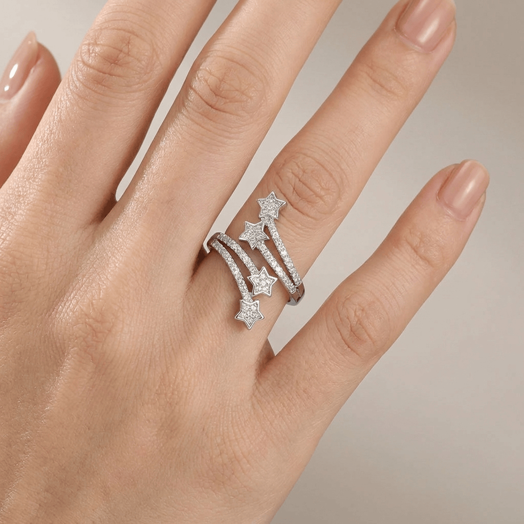 Anel ajustável Rose & Oliver com acabamento em prata e zircônia estrela, design elegante e delicado para ocasiões especiais.