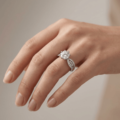Anel Rose Gold Diamond Legacy da Rose & Oliver com detalhes brilhantes e acabamento elegante em ouro rosa.