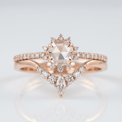 Anel de zircônia em ouro rosa, Halo, da marca Rose & Oliver, com design elegante e detalhes brilhantes.