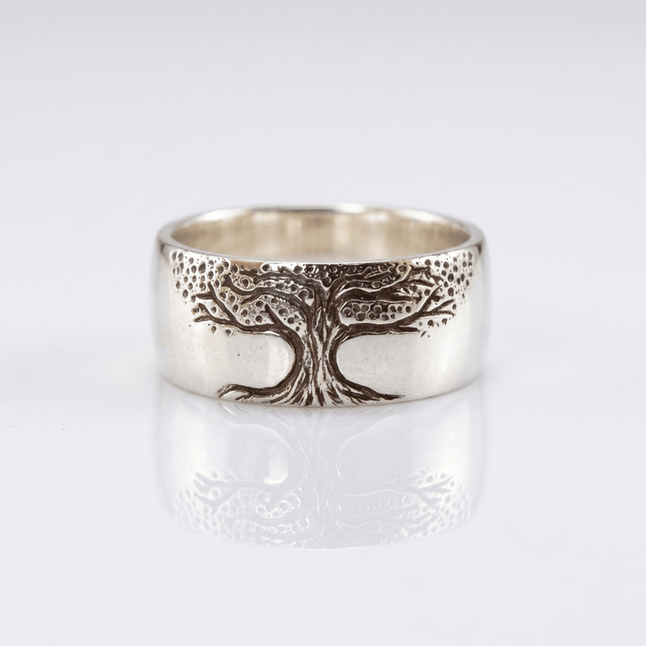 Anel Tree Of Life da Rose & Oliver, em prata com detalhes delicados na forma de uma árvore da vida.