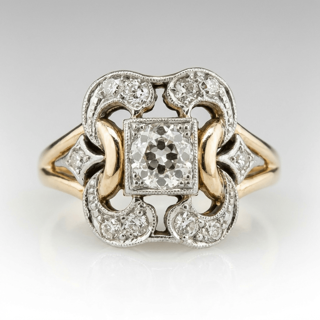 Anel retrô de escultura com detalhes de diamante da Rose & Oliver, destacando seu design artístico e acabamento brilhante.