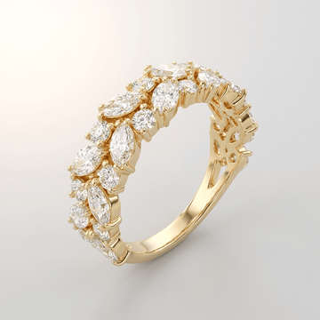 Anel dourado Rose & Oliver com cascata de zircônias marquise, design elegante e brilhante em acabamento polido.