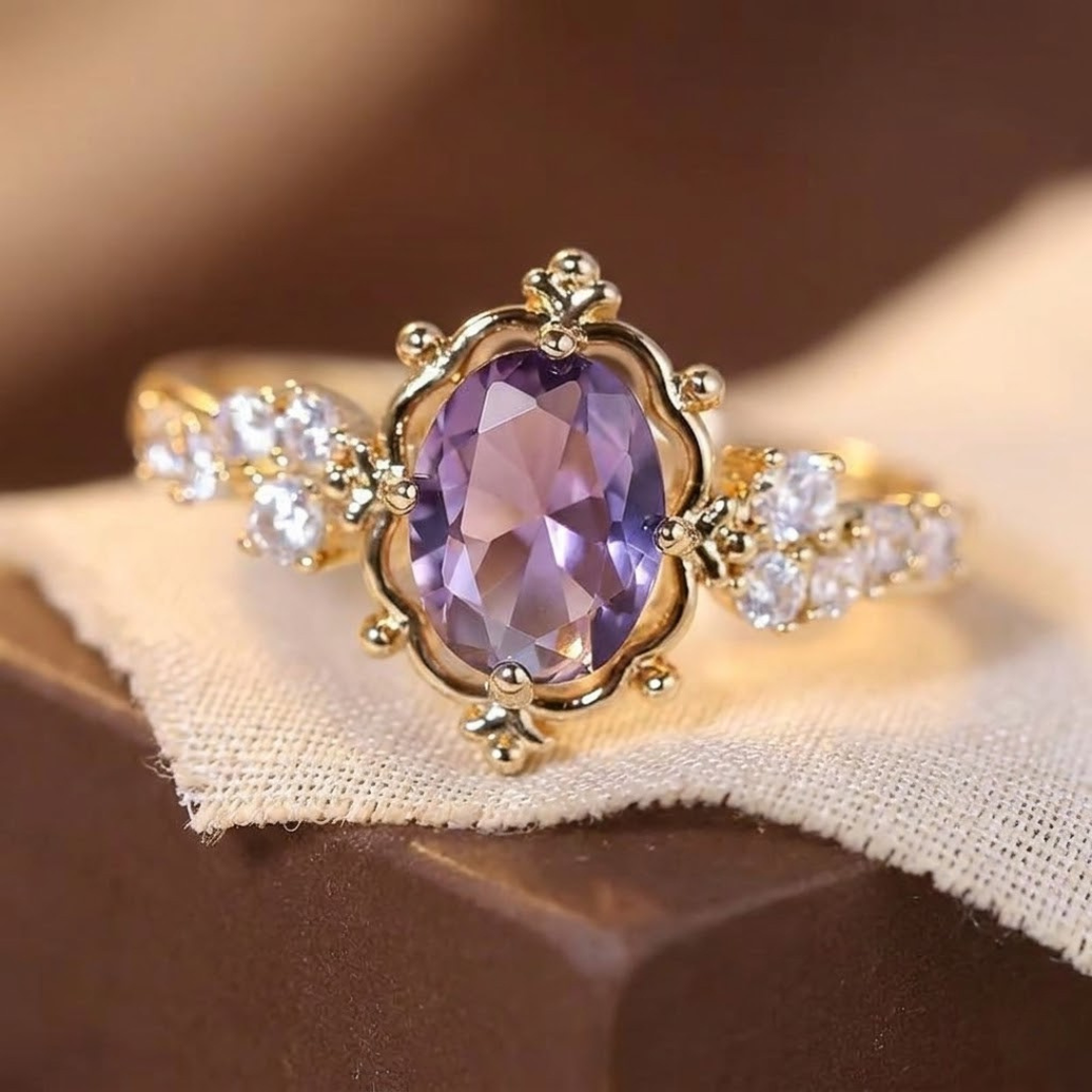 Anel de princesa com ametista dourada e detalhes em ouro, joia elegante da marca Rose & Oliver.