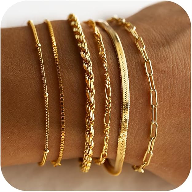 Conjunto de pulseiras Vernetta™ Rose & Oliver em acabamento dourado, com detalhes delicados e estilos elegantes para o pulso