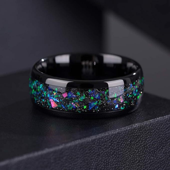 Anel Midnight Galaxy da Rose & Oliver com design de galáxia escura, detalhes brilhantes e acabamento elegante.
