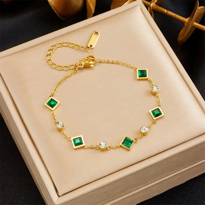 Pulseira Amelisse Glenwyn da Rose & Oliver em ouro, com design delicado e acabamento elegante, visível na imagem.