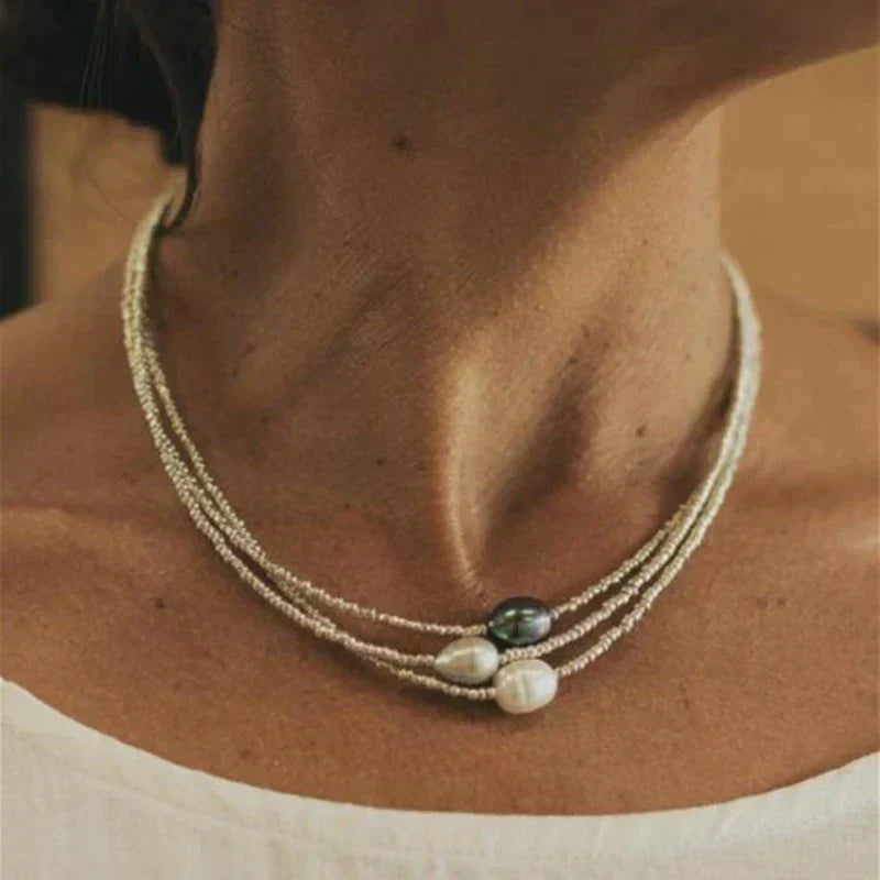 Colar de múltiplas camadas com contas de pérolas de água doce da marca Rose & Oliver, joia elegante para mulheres.