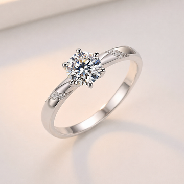 Anel moderno de prata com zirconia, design elegante e contemporâneo, da marca Rose & Oliver