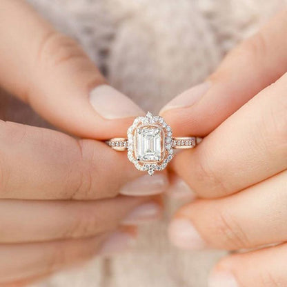 Anel retangular de diamantes Halo da Rose & Oliver, com design elegante e pedras brilhantes em volta do centro.