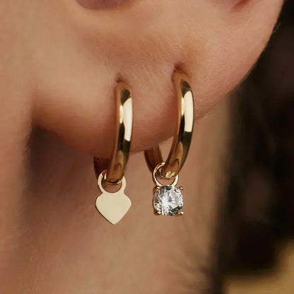 Brincos de argola Celeste™ com pedra dourada da Rose & Oliver, detalhes elegantes e acabamento brilhante em imagem clara.