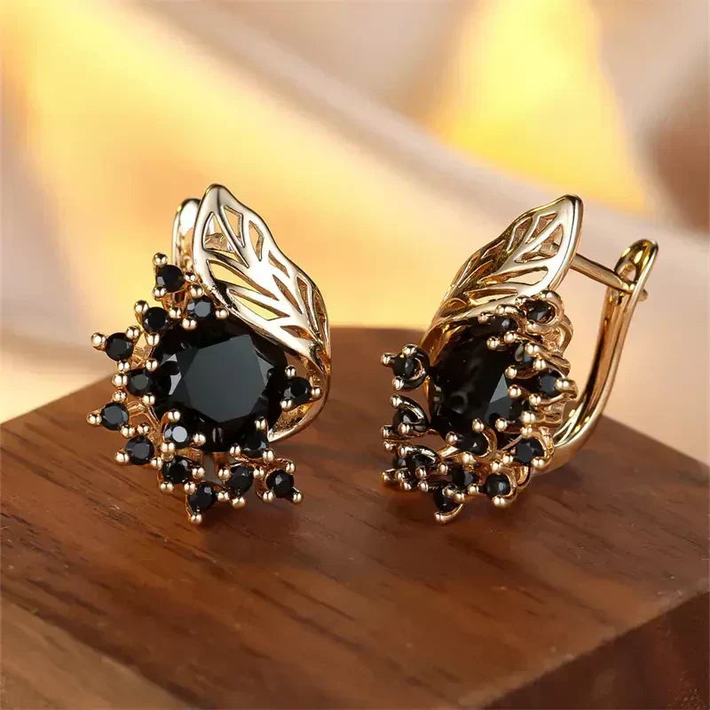 Brincos dourados com zircônia preta da Rose & Oliver, design elegante e delicado em ouro, para ocasiões especiais.