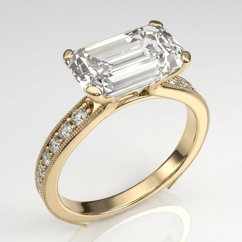 Anel vintage Rose & Oliver com zircônia corte esmeralda em ouro, detalhes elegantes e acabamento refinado.
