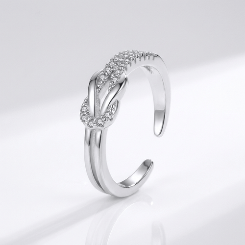 Anel ajustável Rose & Oliver de prata com zircônias brilhantes, design envolvente elegante e delicado.