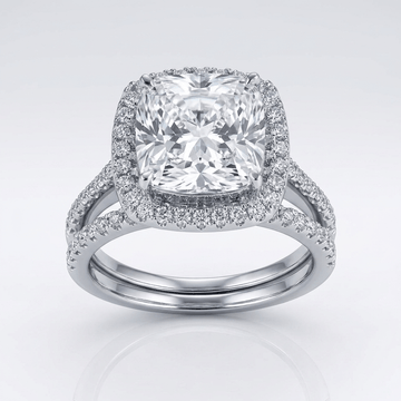 Anel de prata com design quadrado, zirconia e halo, da marca Rose & Oliver, exibindo detalhes brilhantes e acabamento polido.