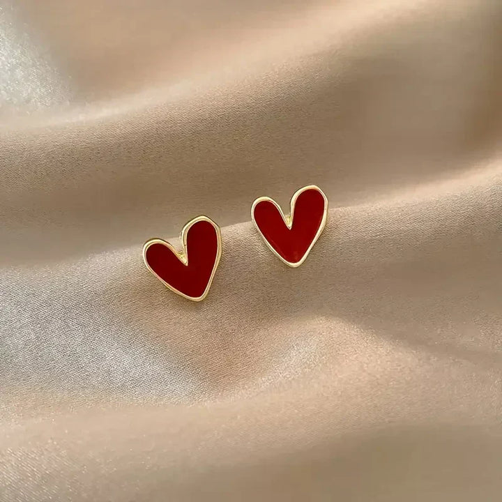 Brincos dourados Heart Red Antique com detalhes em ouro da marca Rose & Oliver, estilo clássico e elegante.