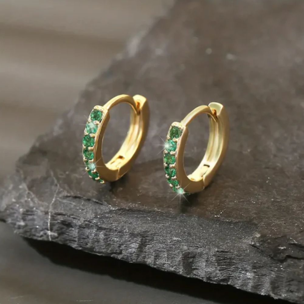 Brincos dourados de inspiração costeira da Rose & Oliver, com design pendurado elegante e detalhes artesanais.